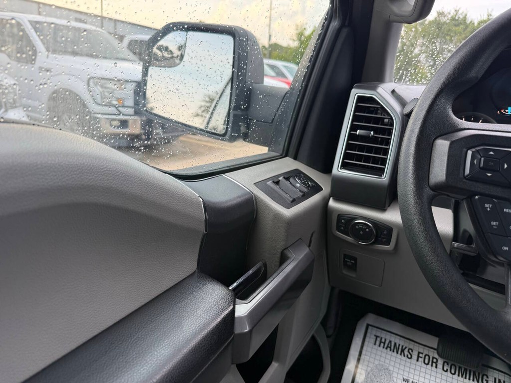 Ford F-150 Vehicle Full-screen Gallery Image 30