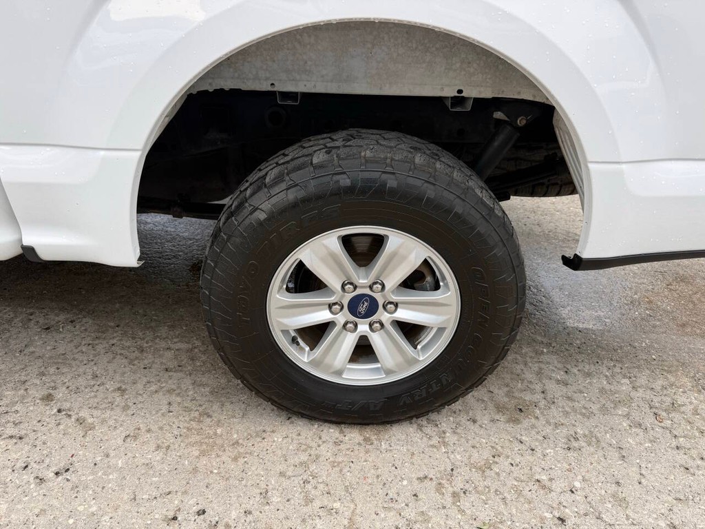Ford F-150 Vehicle Full-screen Gallery Image 36