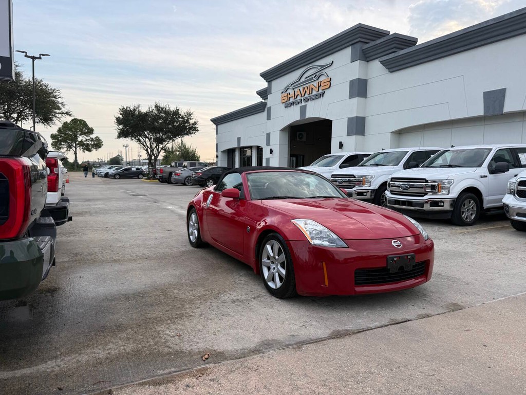 Nissan 350Z Vehicle Full-screen Gallery Image 02
