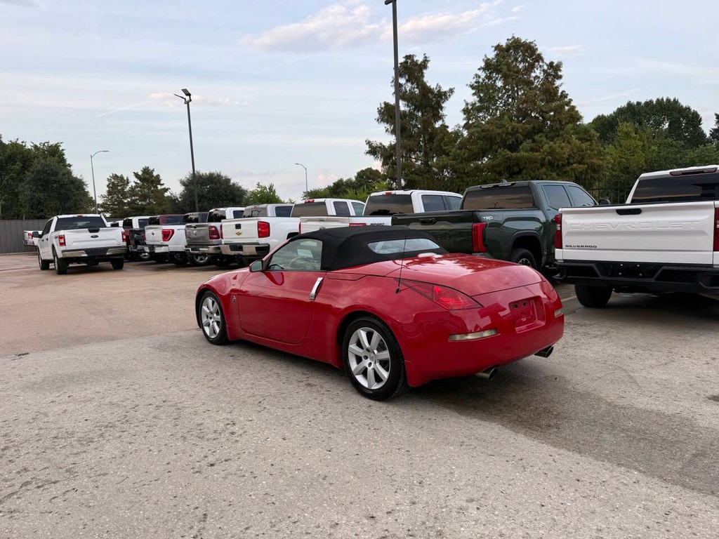 Nissan 350Z Vehicle Full-screen Gallery Image 04