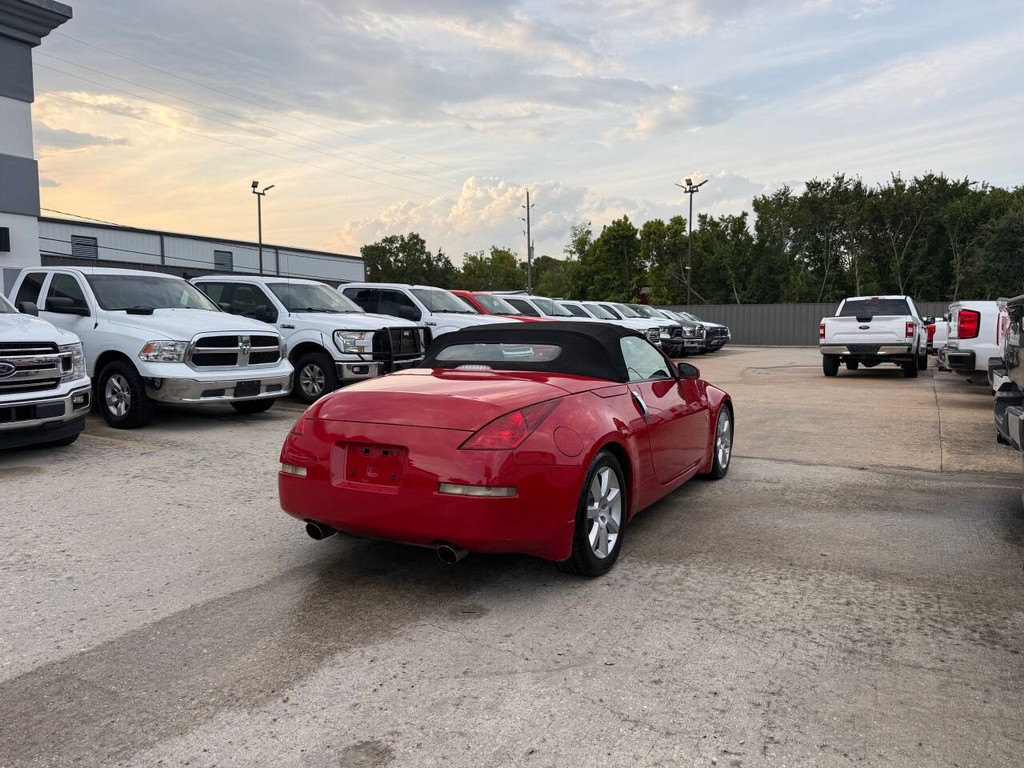 Nissan 350Z Vehicle Full-screen Gallery Image 05