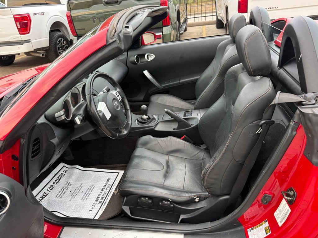 Nissan 350Z Vehicle Full-screen Gallery Image 07