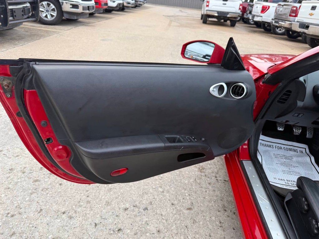Nissan 350Z Vehicle Full-screen Gallery Image 08