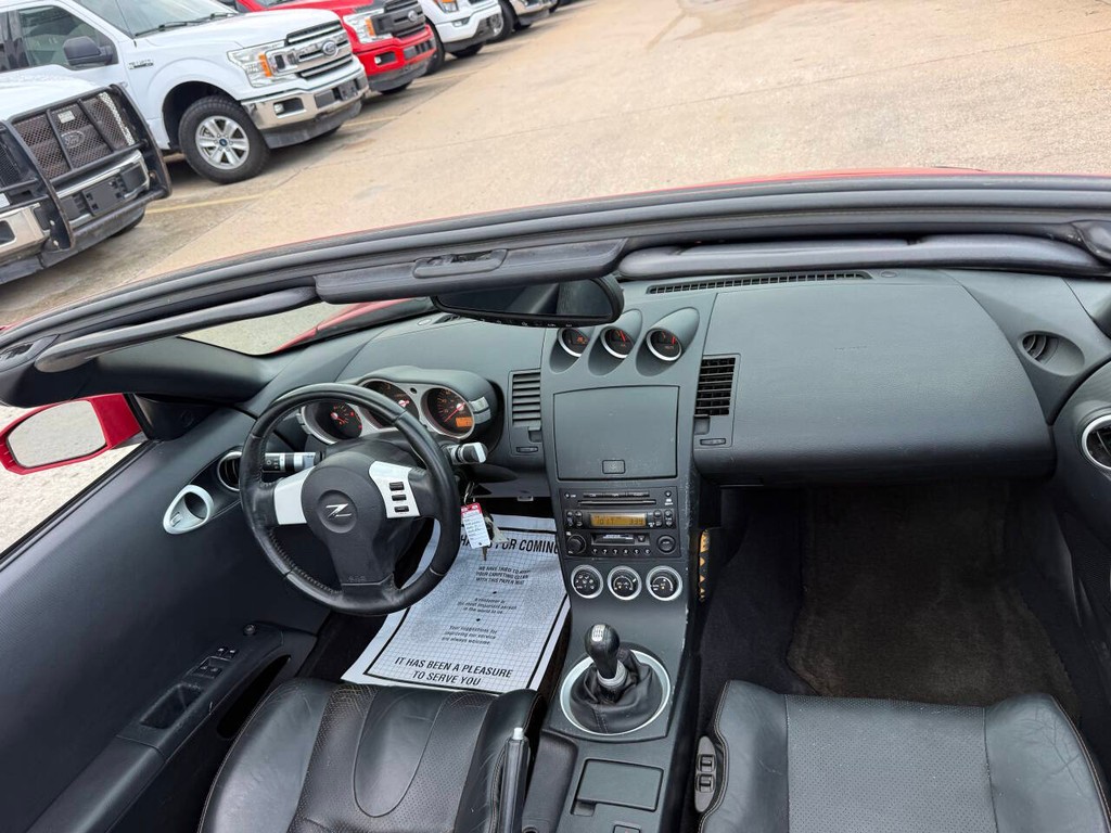 Nissan 350Z Vehicle Full-screen Gallery Image 12