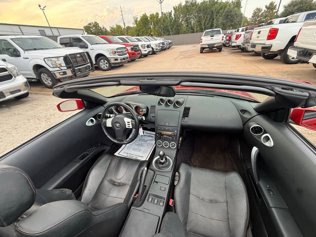 Nissan 350Z Vehicle Full-screen Gallery Image 13