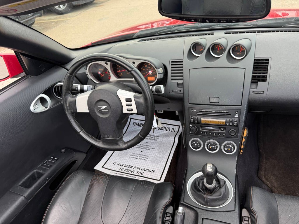 Nissan 350Z Vehicle Full-screen Gallery Image 16