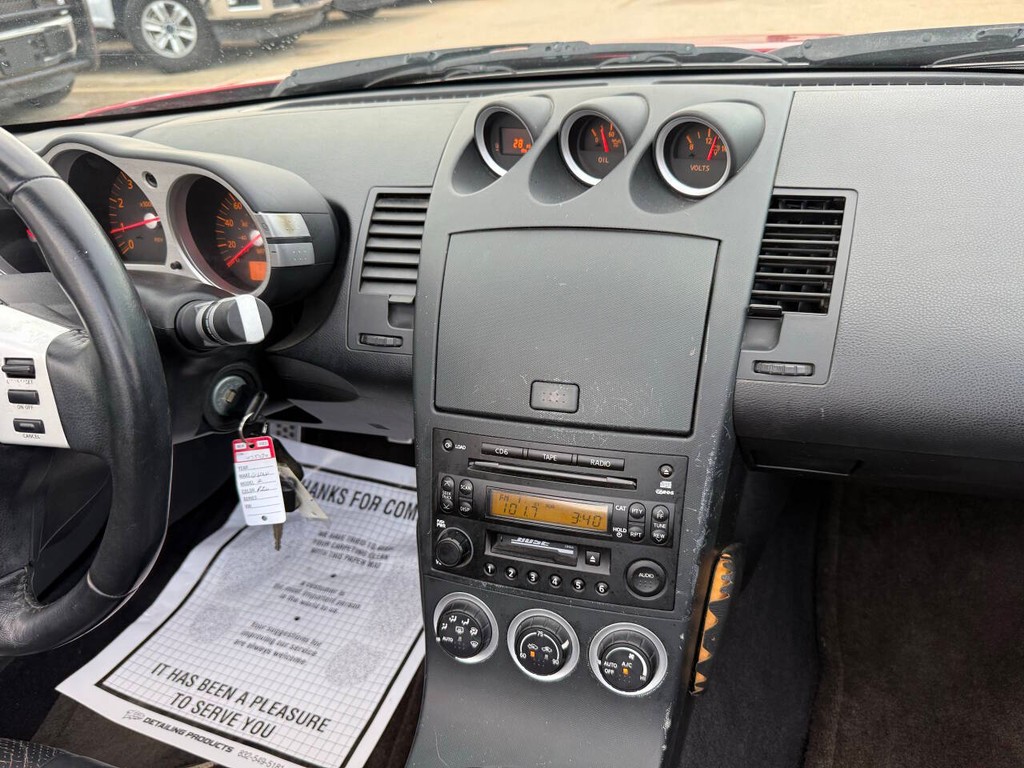 Nissan 350Z Vehicle Full-screen Gallery Image 18