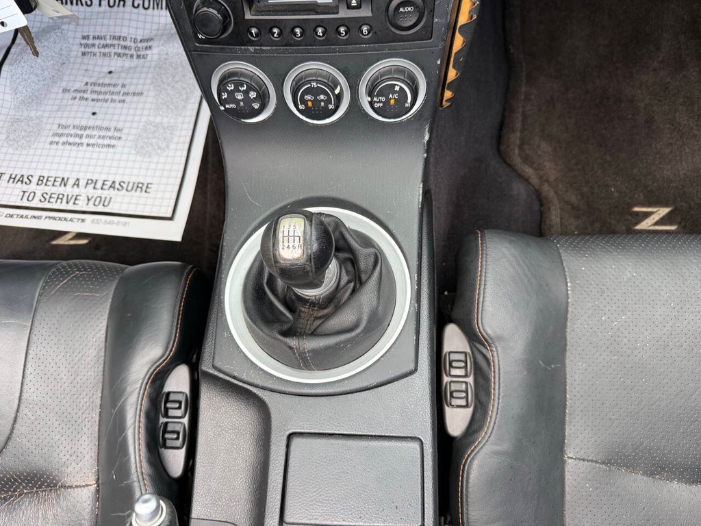 Nissan 350Z Vehicle Full-screen Gallery Image 21