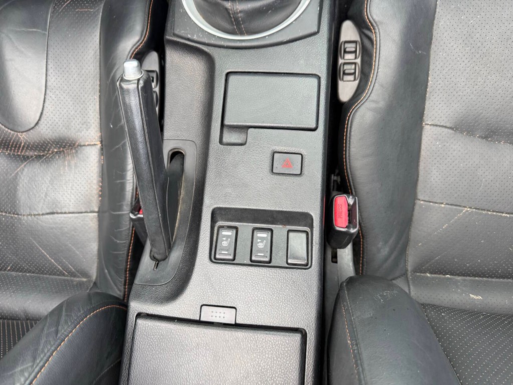 Nissan 350Z Vehicle Full-screen Gallery Image 22