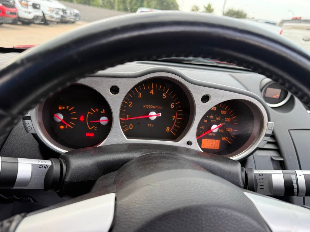 Nissan 350Z Vehicle Full-screen Gallery Image 24