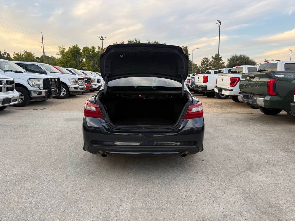 Nissan Altima Vehicle Full-screen Gallery Image 36