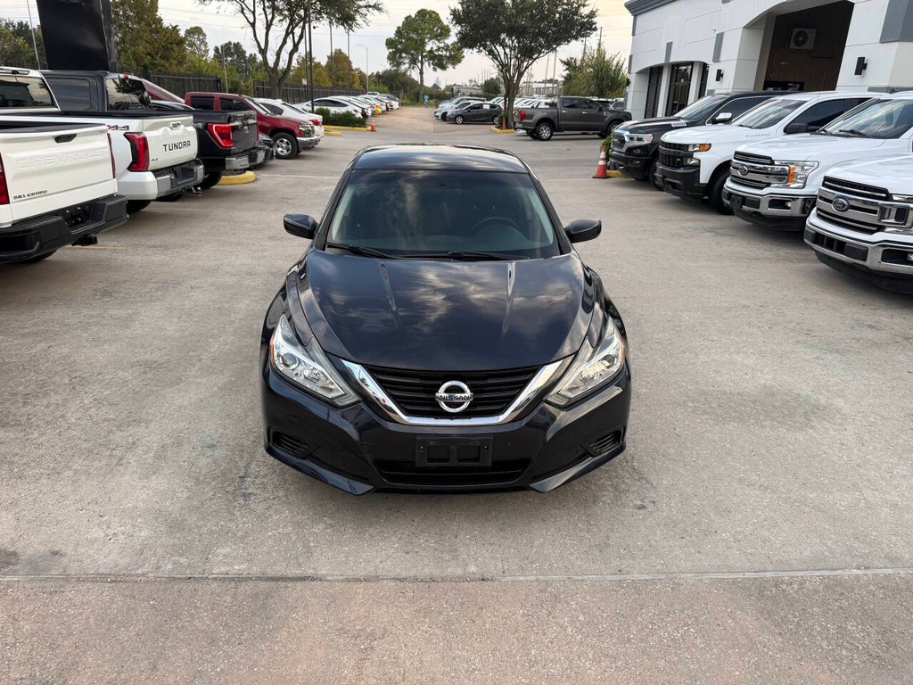 Nissan Altima Vehicle Full-screen Gallery Image 38