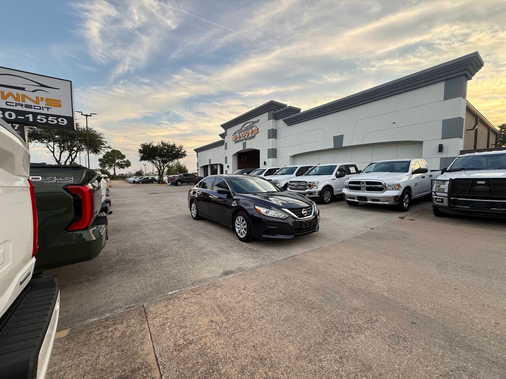 Nissan Altima Vehicle Full-screen Gallery Image 42