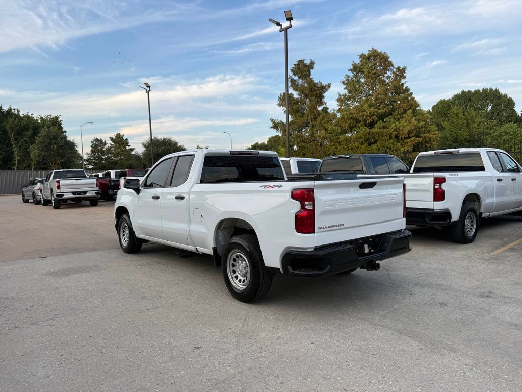 Chevrolet Silverado 1500 Vehicle Full-screen Gallery Image 04