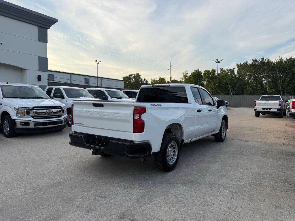 Chevrolet Silverado 1500 Vehicle Full-screen Gallery Image 05