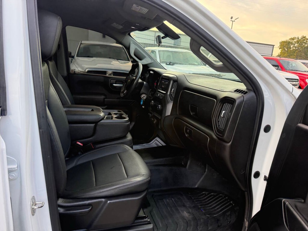 Chevrolet Silverado 1500 Vehicle Full-screen Gallery Image 10