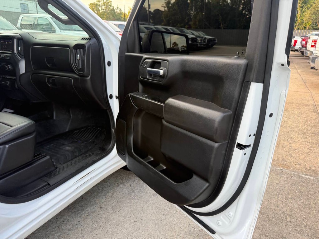 Chevrolet Silverado 1500 Vehicle Full-screen Gallery Image 11