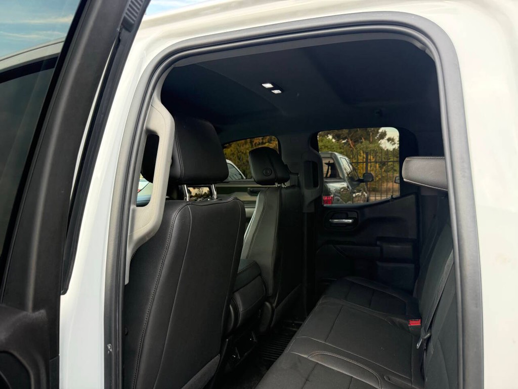 Chevrolet Silverado 1500 Vehicle Full-screen Gallery Image 12