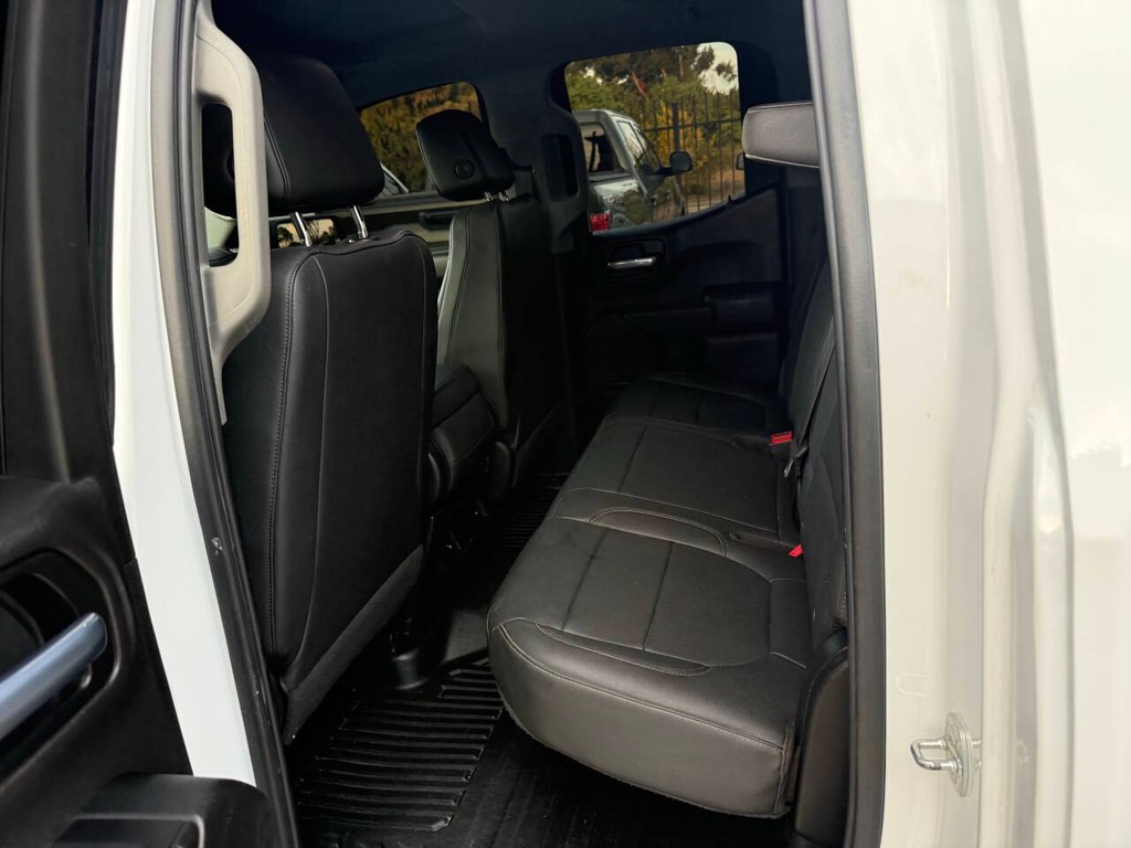 Chevrolet Silverado 1500 Vehicle Full-screen Gallery Image 13