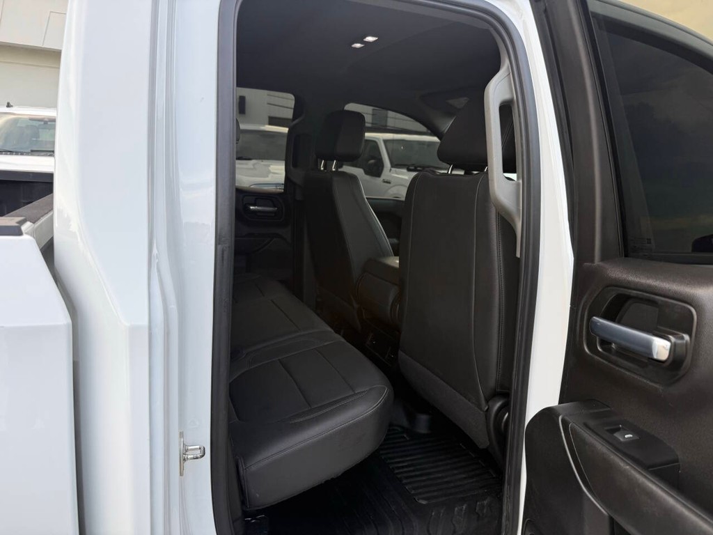 Chevrolet Silverado 1500 Vehicle Full-screen Gallery Image 15