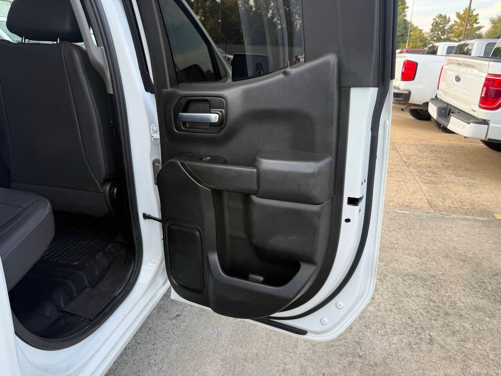 Chevrolet Silverado 1500 Vehicle Full-screen Gallery Image 16