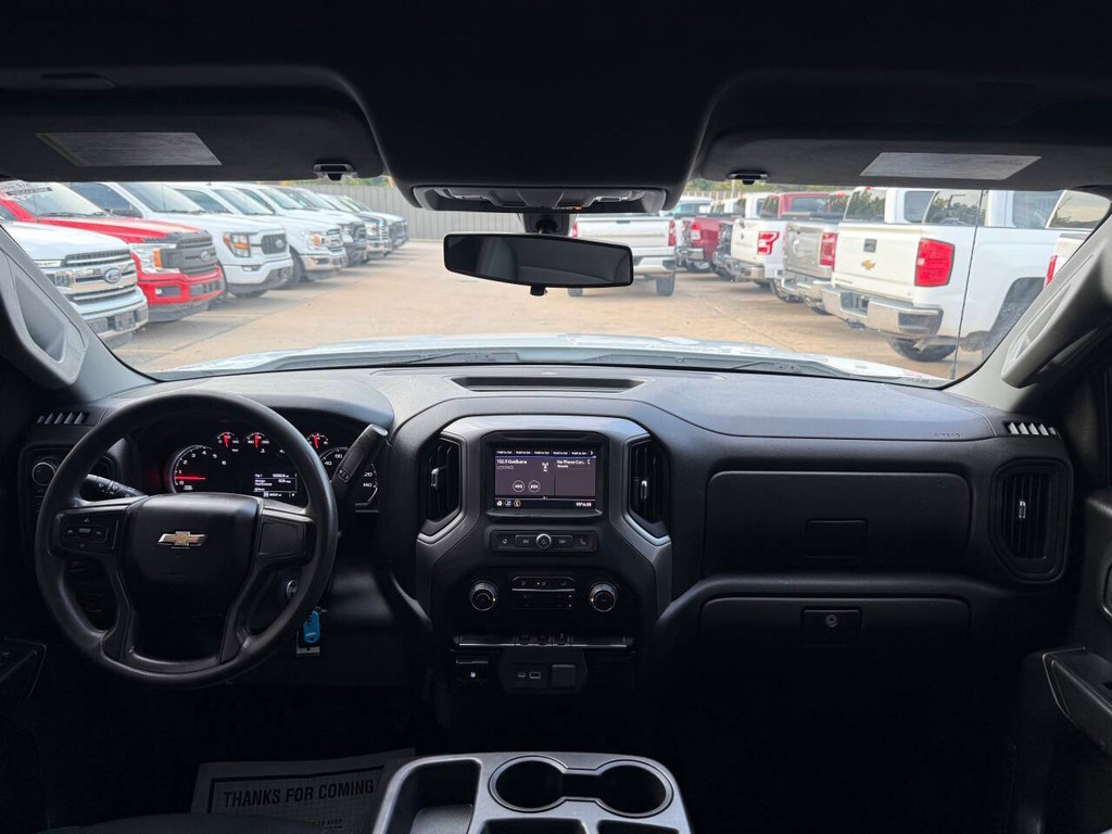 Chevrolet Silverado 1500 Vehicle Full-screen Gallery Image 17