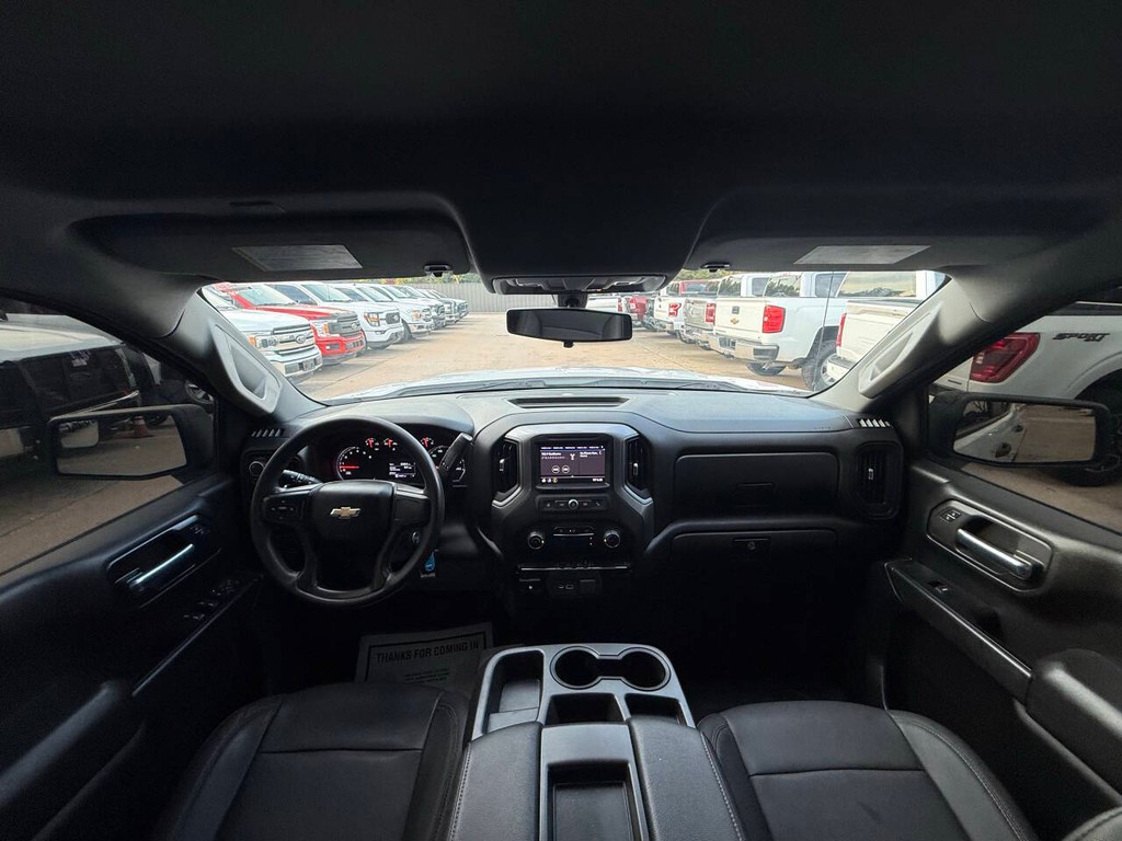 Chevrolet Silverado 1500 Vehicle Full-screen Gallery Image 18