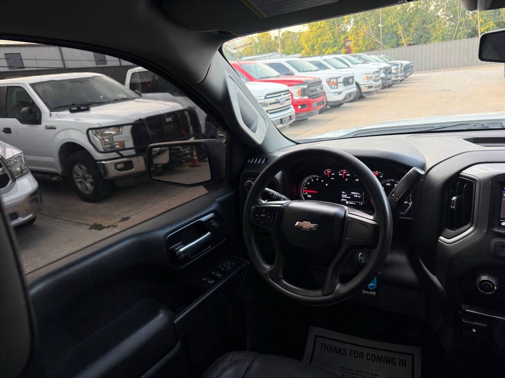 Chevrolet Silverado 1500 Vehicle Full-screen Gallery Image 19