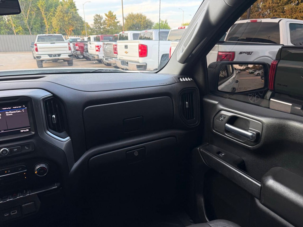 Chevrolet Silverado 1500 Vehicle Full-screen Gallery Image 20