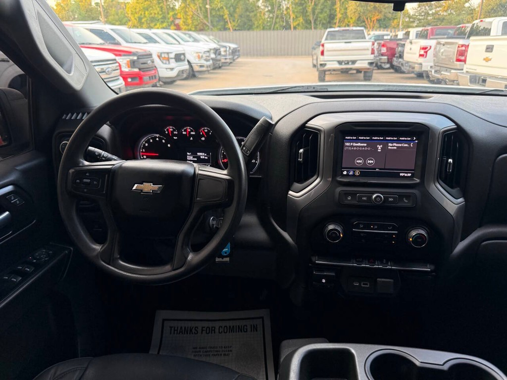 Chevrolet Silverado 1500 Vehicle Full-screen Gallery Image 21