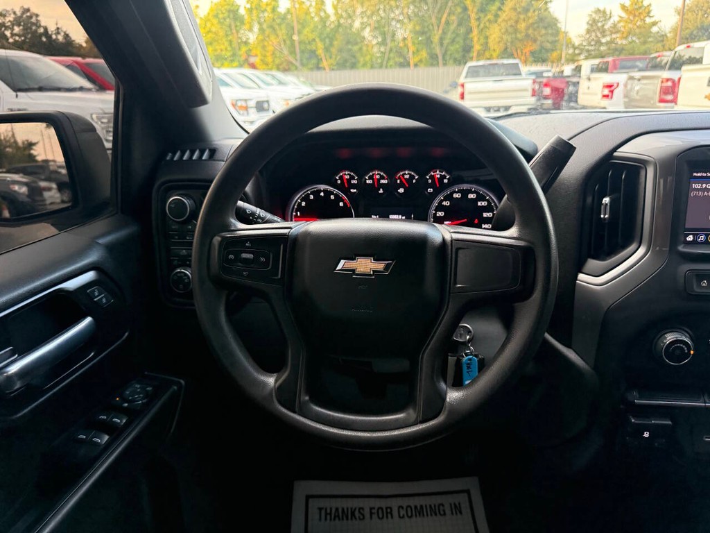 Chevrolet Silverado 1500 Vehicle Full-screen Gallery Image 22