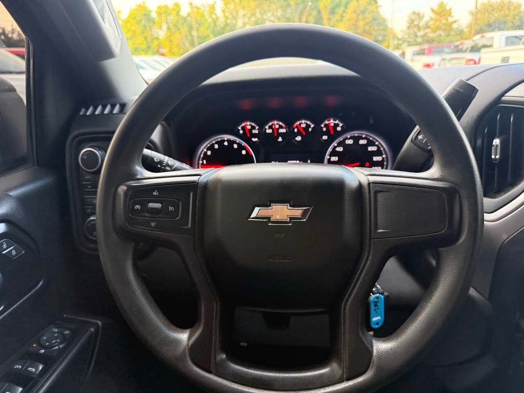 Chevrolet Silverado 1500 Vehicle Full-screen Gallery Image 23