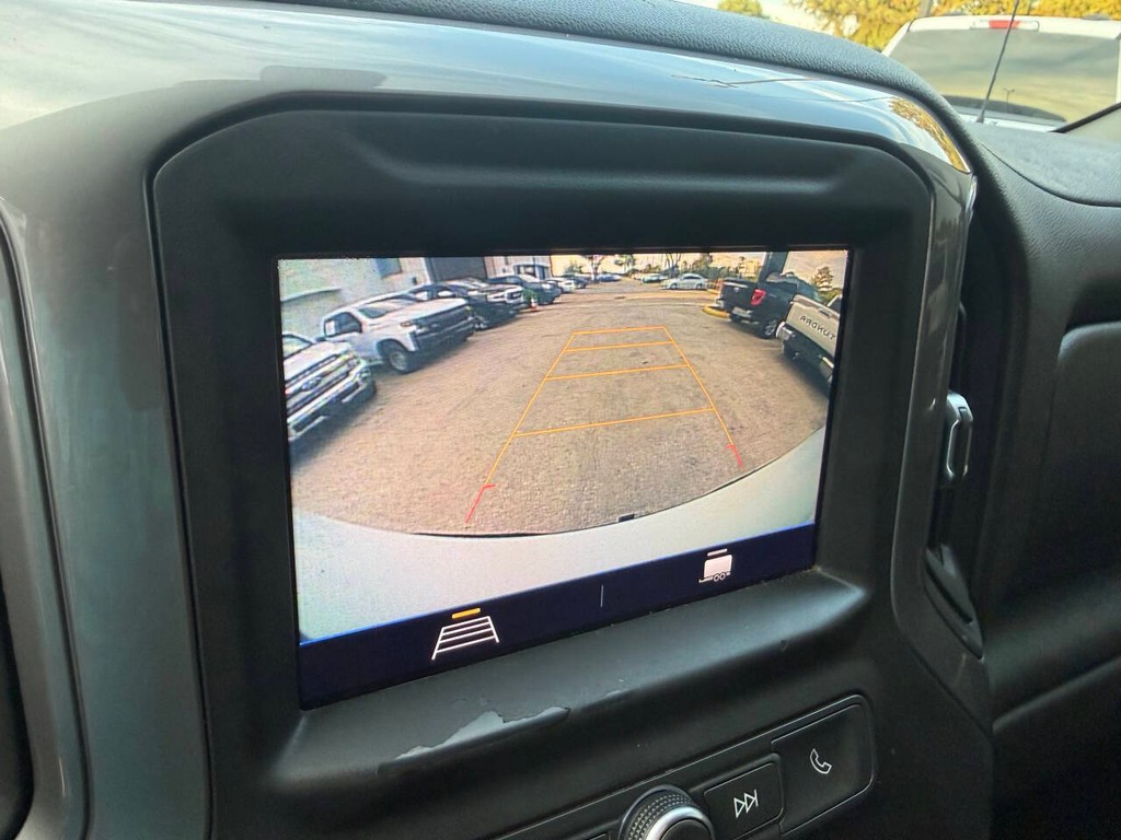 Chevrolet Silverado 1500 Vehicle Full-screen Gallery Image 26