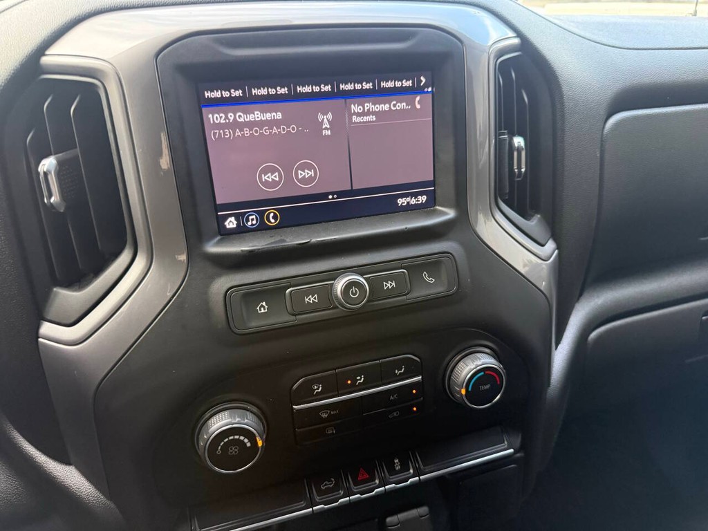 Chevrolet Silverado 1500 Vehicle Full-screen Gallery Image 27