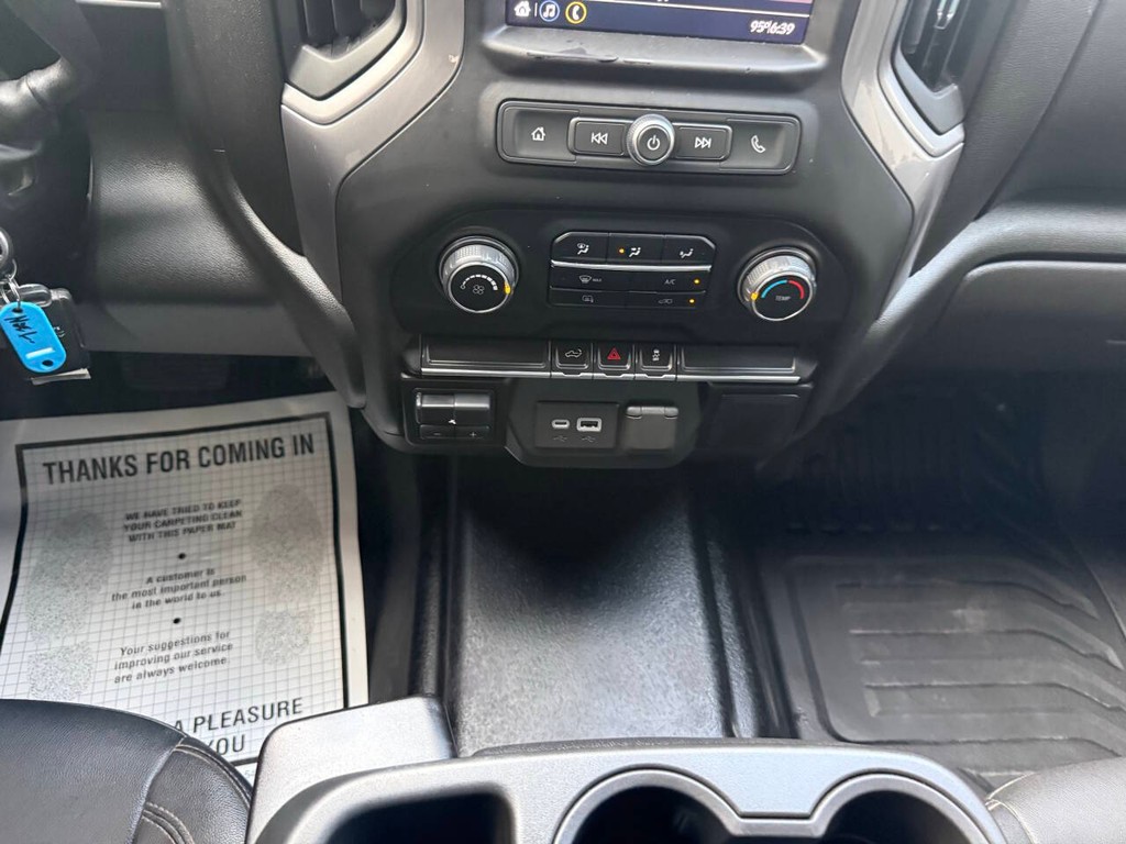 Chevrolet Silverado 1500 Vehicle Full-screen Gallery Image 29