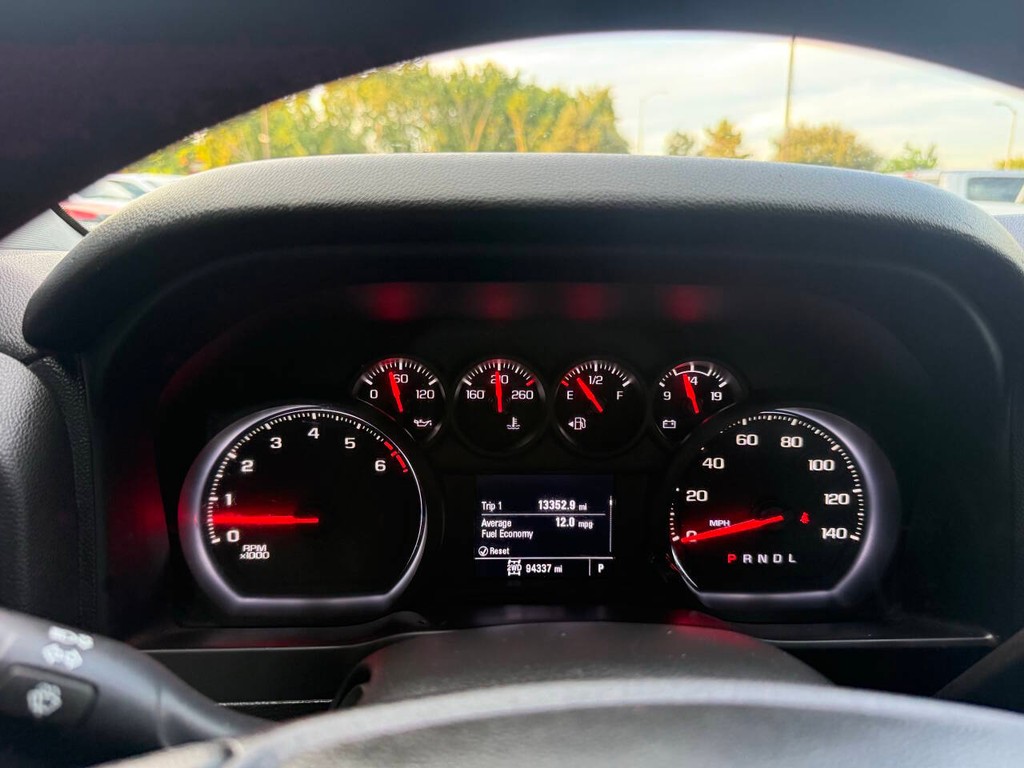 Chevrolet Silverado 1500 Vehicle Full-screen Gallery Image 30