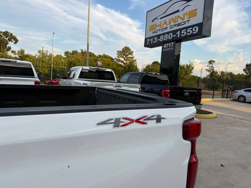 Chevrolet Silverado 1500 Vehicle Full-screen Gallery Image 35