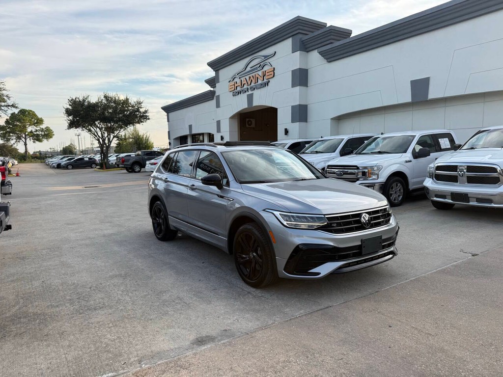 Volkswagen Tiguan Vehicle Full-screen Gallery Image 02