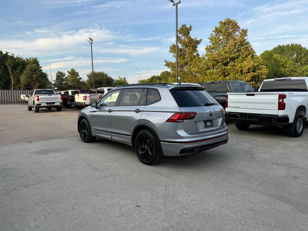 Volkswagen Tiguan Vehicle Full-screen Gallery Image 04