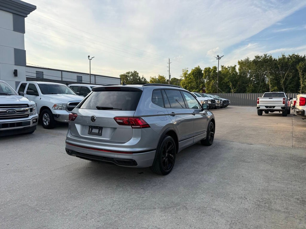 Volkswagen Tiguan Vehicle Full-screen Gallery Image 05