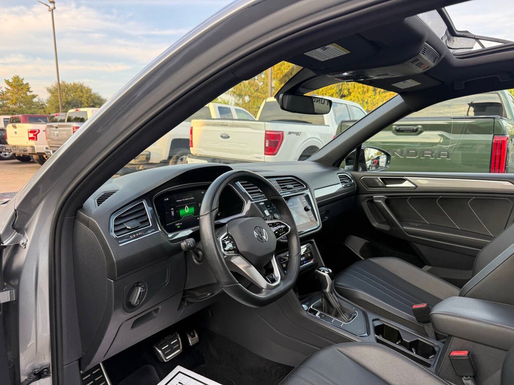 Volkswagen Tiguan Vehicle Full-screen Gallery Image 06