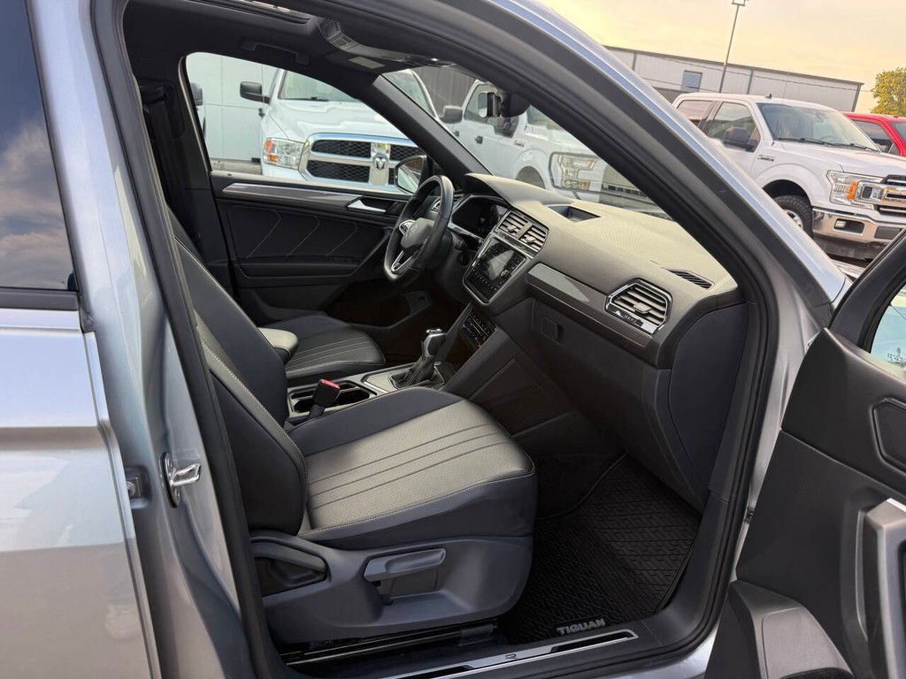 Volkswagen Tiguan Vehicle Full-screen Gallery Image 10