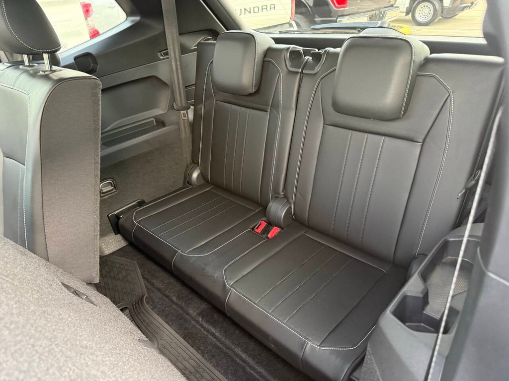 Volkswagen Tiguan Vehicle Full-screen Gallery Image 14