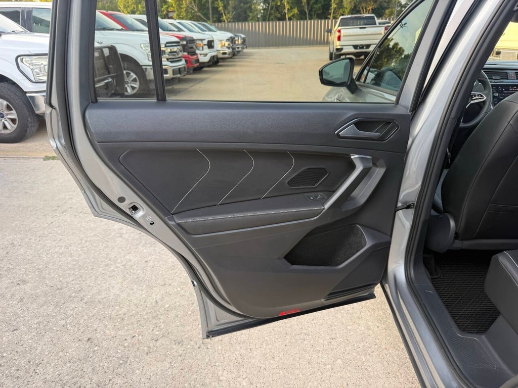 Volkswagen Tiguan Vehicle Full-screen Gallery Image 15