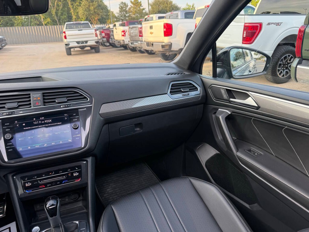 Volkswagen Tiguan Vehicle Full-screen Gallery Image 22