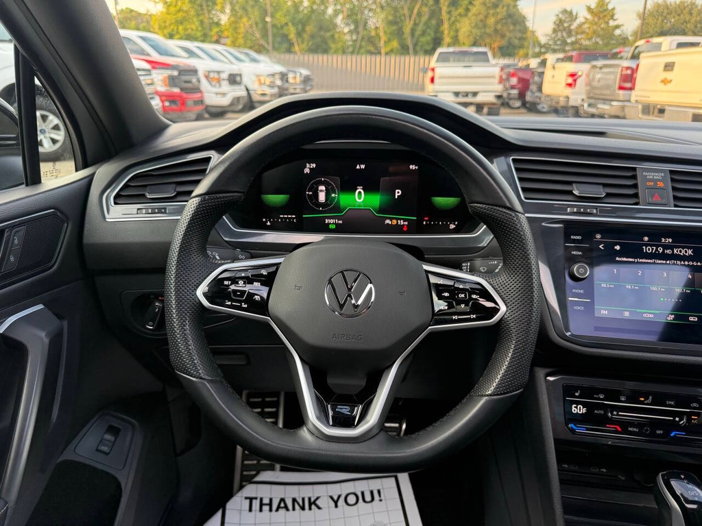 Volkswagen Tiguan Vehicle Full-screen Gallery Image 24