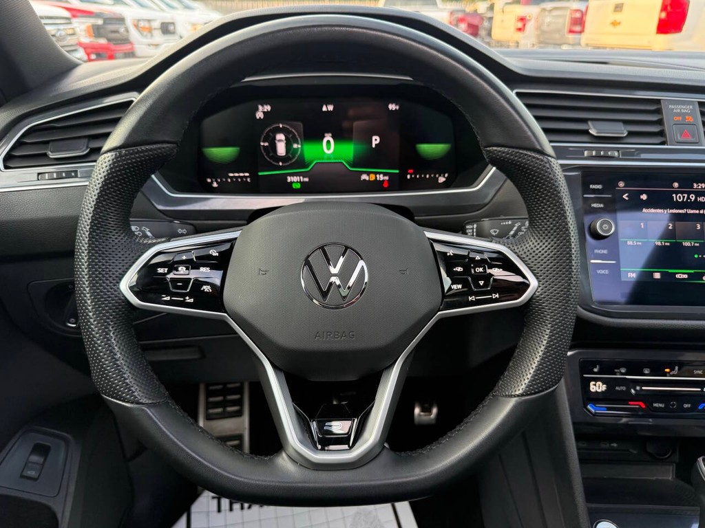 Volkswagen Tiguan Vehicle Full-screen Gallery Image 25