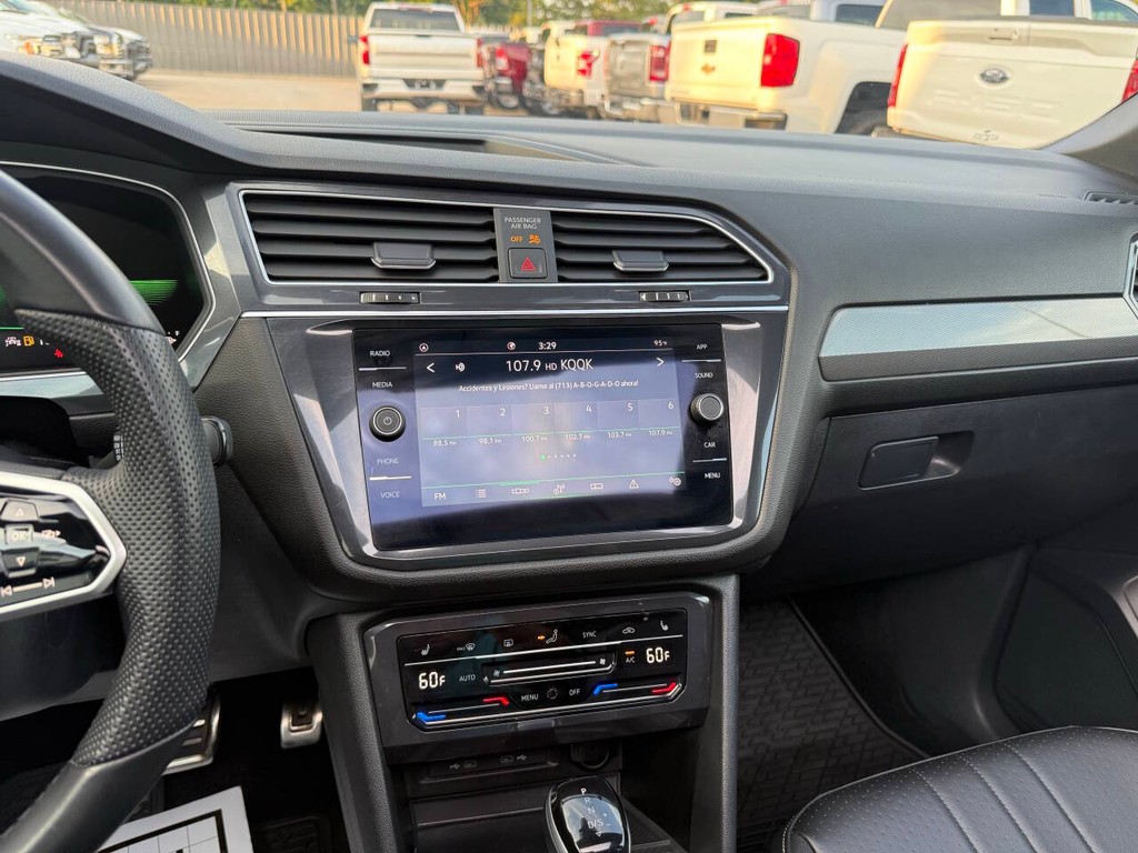 Volkswagen Tiguan Vehicle Full-screen Gallery Image 26