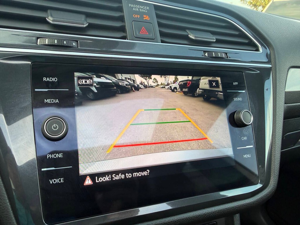 Volkswagen Tiguan Vehicle Full-screen Gallery Image 28