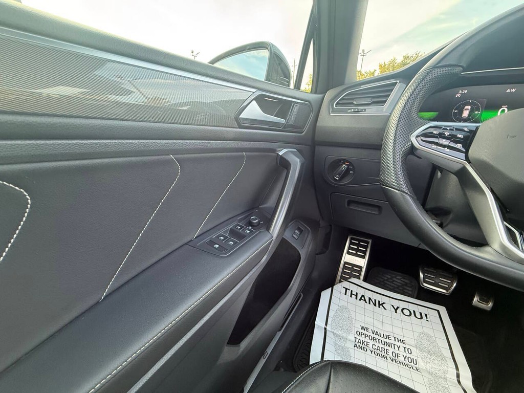 Volkswagen Tiguan Vehicle Full-screen Gallery Image 31